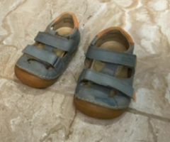 Children shoes size 23